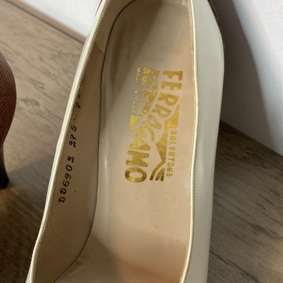 Vintage Salvatore Ferragamo White and Brown Leather Heels - Two tone - 7.5 - Picture 2 of 8